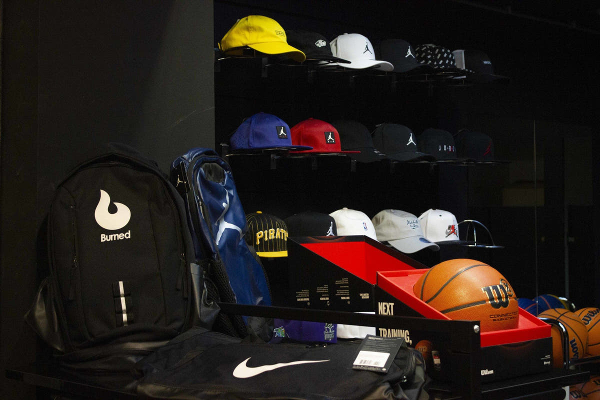 Burned-Sports-denbosch-winkel-sneakers-basketball