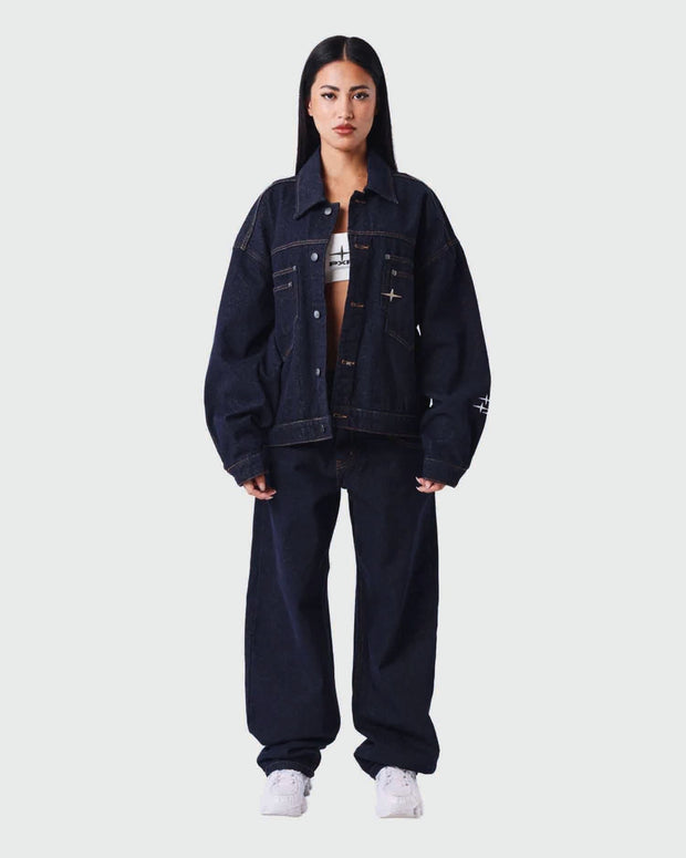 Een mevrouw in dames streetwear