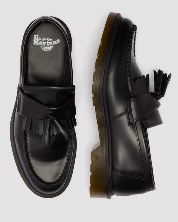 Dr. Martens Adrian Polished Loafer zwart, bovenaanzicht met binnenzoollabel en zijaanzicht.