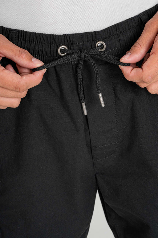 Reell-Reflex-Easy-Cargo-Short-BR-Black-Model-Close-Up-Front