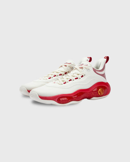 361 AG6 First Flight Red Zijaanzicht basketbalschoen rode zool en witte upper met gouden details