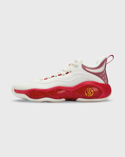 361 AG6 First Flight Red Zijaanzicht basketbalschoen rode zool en witte upper met gouden details