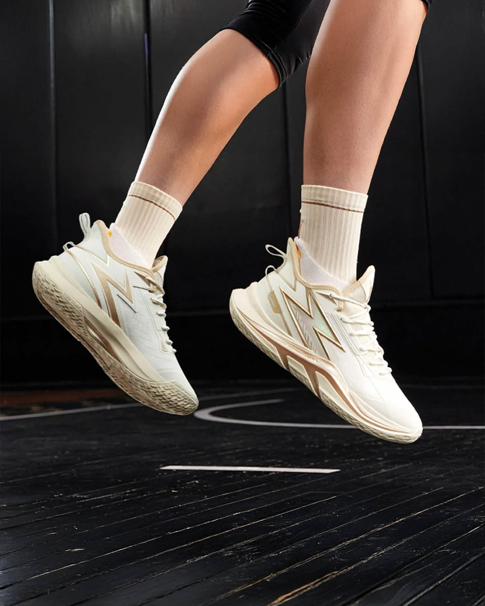 361 Light Up Basketbalschoen Beige zijkant schoen 