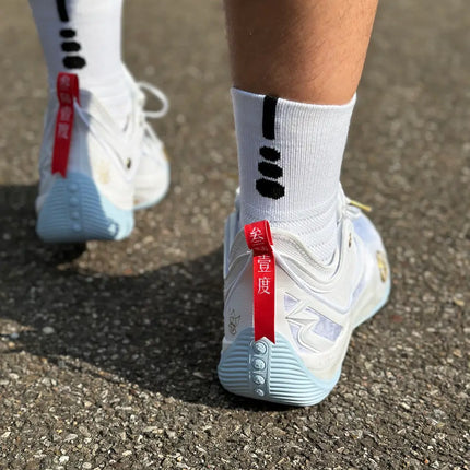 361degreeszenVIwitbasketbalschoenonfeetachterkant