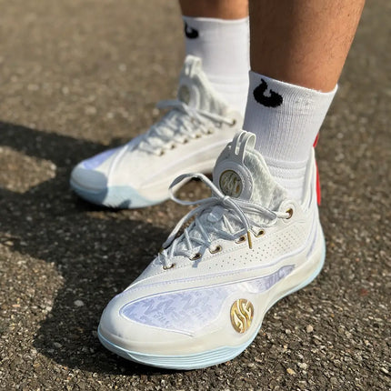 361degreeszenVIwitbasketbalschoenonfeetvoorkant