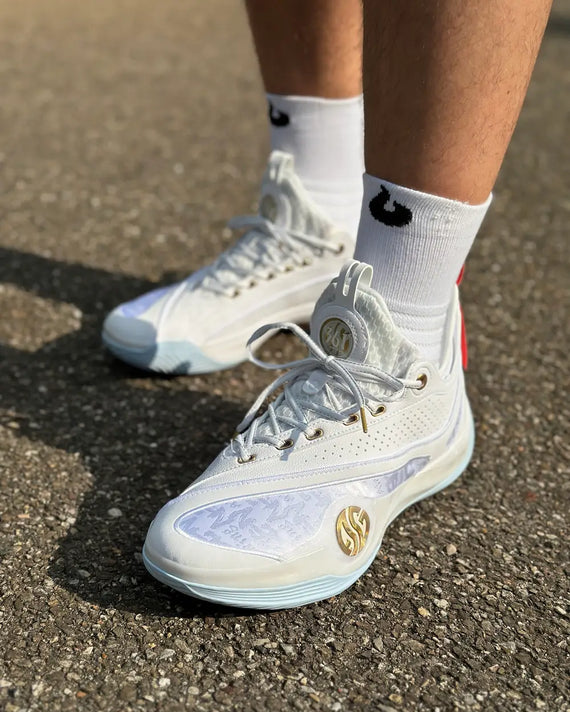 361degreeszenVIwitbasketbalschoenonfeetvoorkant