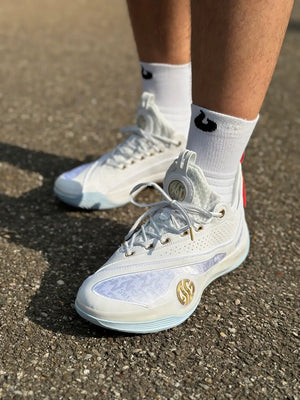 361degreeszenVIwitbasketbalschoenonfeetvoorkant