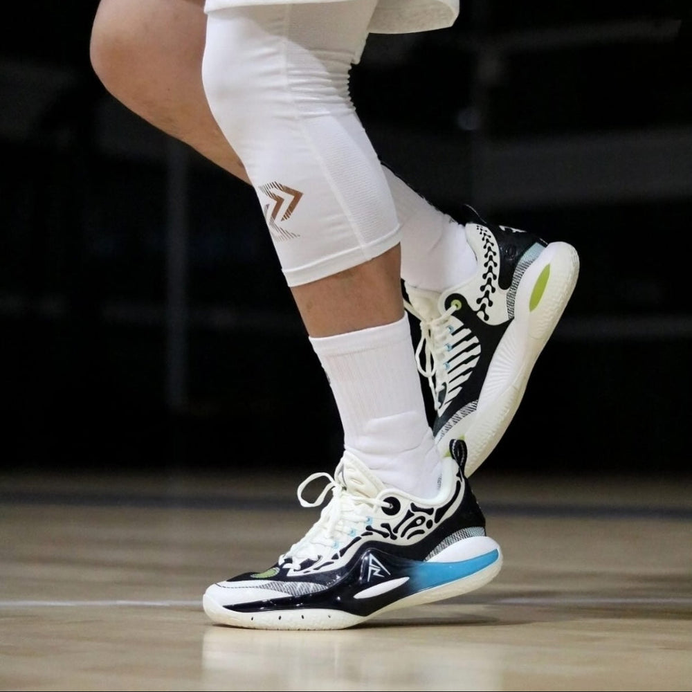 Rigorer AR2 Basketbalschoen Code Blue Skeleton linker aanzicht