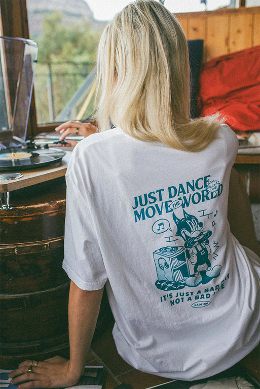 Kaotiko Washed Just Dance Cat Music T-shirt Wit