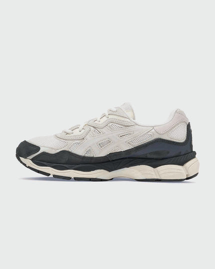 sics Gel NYC Sneaker Beige / Grijs links