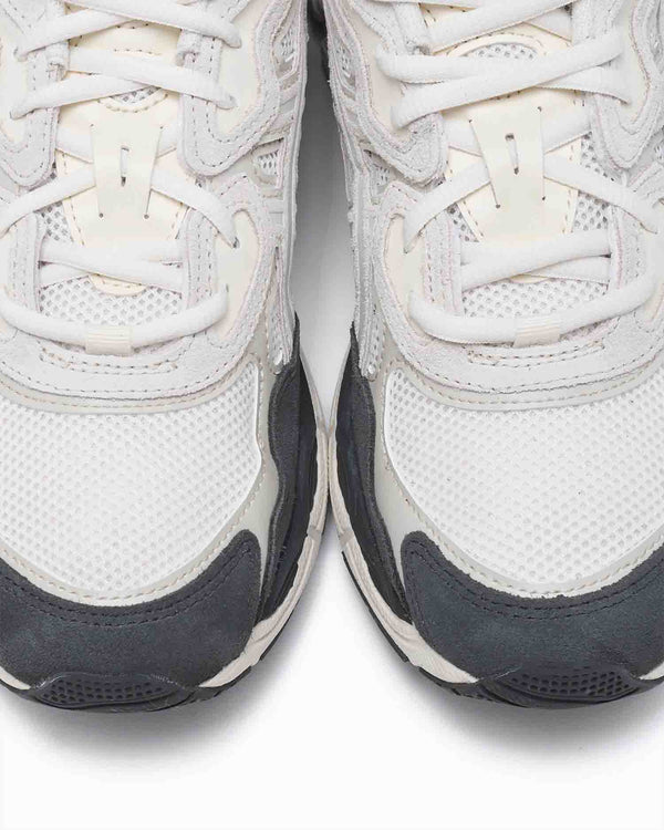 sics Gel NYC Sneaker Beige / Grijs boven aanzicht
