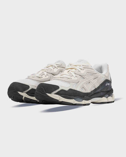 sics Gel NYC Sneaker Beige / Grijs zijaanzicht