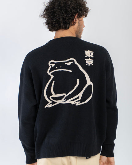 Kaotiko Ramen Frog trui zwart, achterkant gedragen door een model