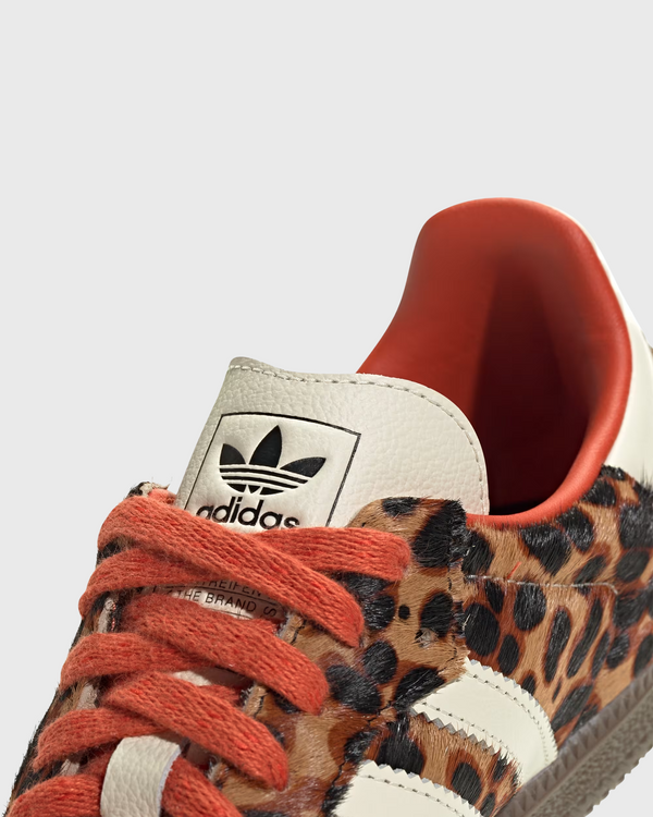 Adidas Samba OG Panter close up 