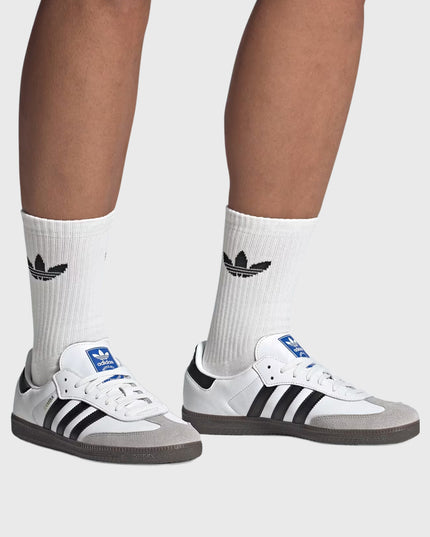 Adidas Originals Samba Unisex Sneaker Wit / Zwart On feet modellen foto