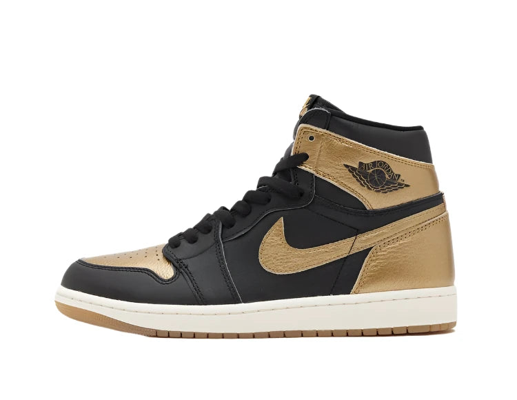 Air Jordan 1 Metallic Gold van de zijkant