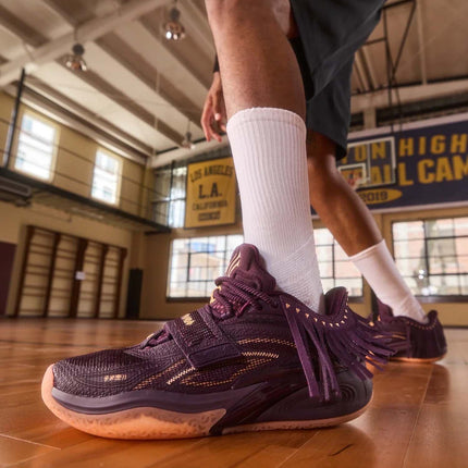 Anta KAI 1 Chief Hela Crown Jewel Basketbalschoen Paars actiefoto szijaanzicht