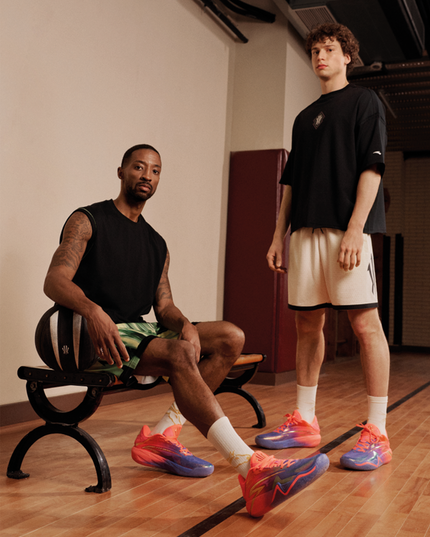 Anta KAI 3 432HZ sfeerbeeld basketballers gymzaal 