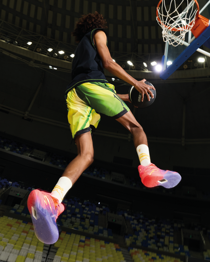 Anta KAI 3 432HZ sfeerbeeld basketballer in actie