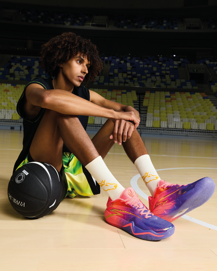 Anta KAI 3 432HZ sfeerbeeld basketballer sportzaal 