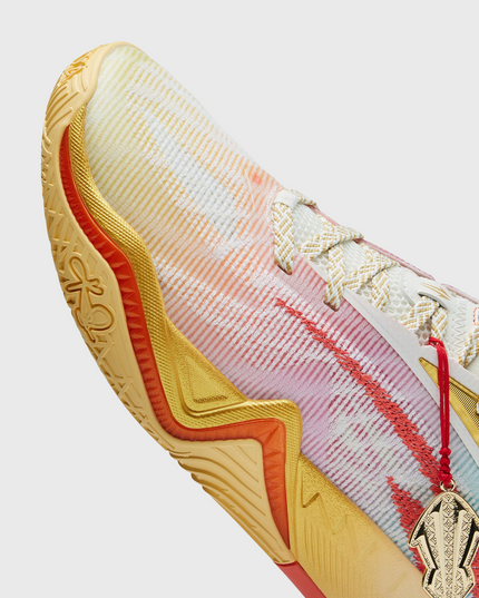 Anta KAI 3 Chinese New Year detail voorkant linkerschoen mesh veters