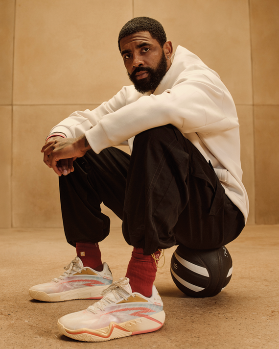 Anta KAI 3 Chinese New Year sfeerbeeld met kyrie irving basketbal 