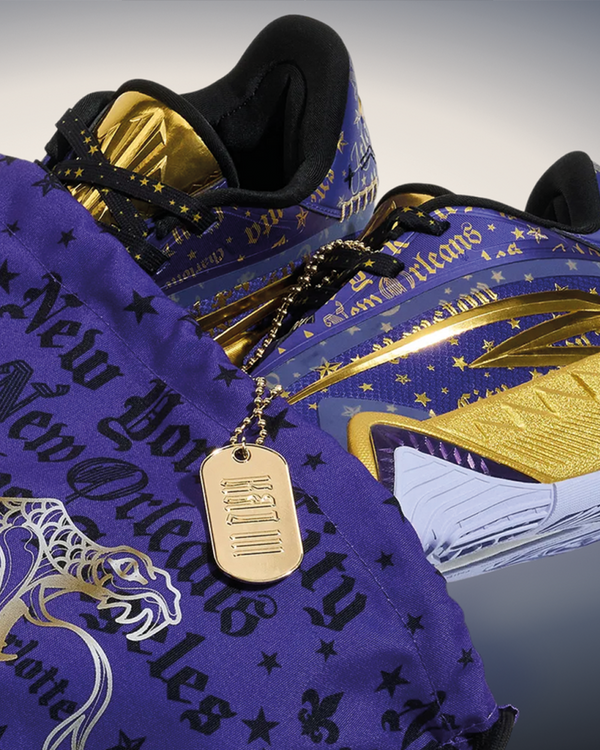 Anta KAI 3 Mentality close up shot opbergtasje label kyrie irving 