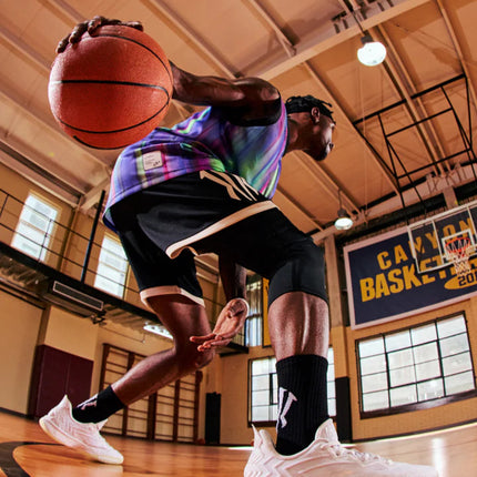 Anta KAI 2 The Moon Basketbalschoen Wit actie foto van speler