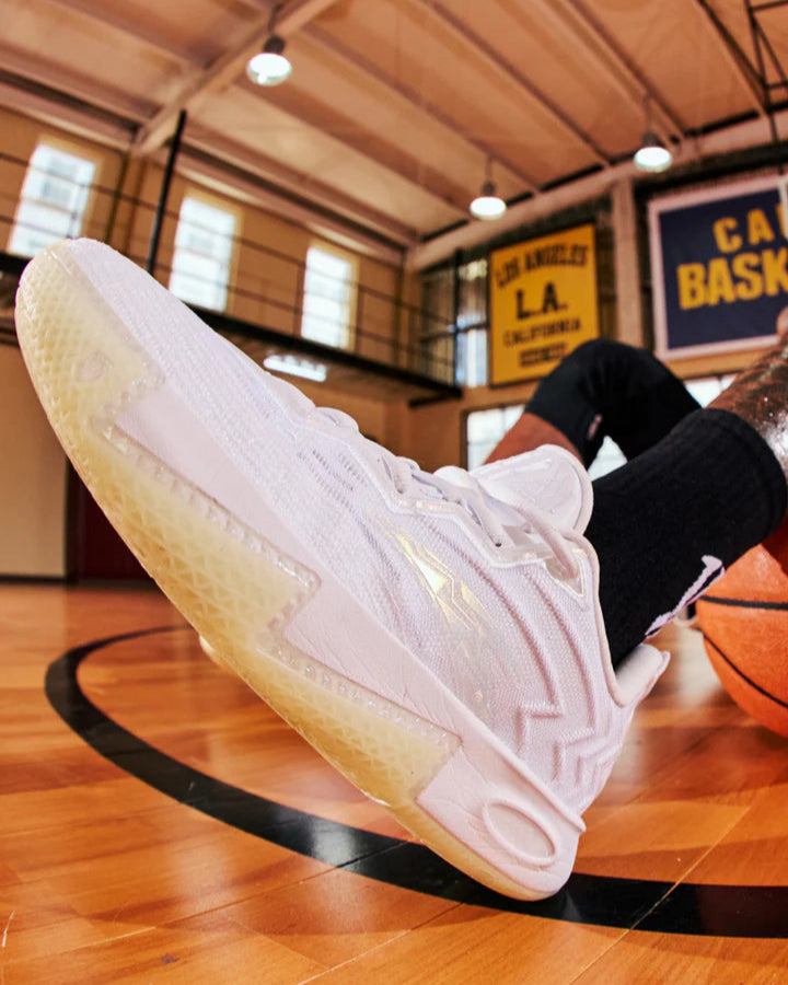 Anta KAI 2 The Moon Basketbalschoen Wit linkeraanzicht