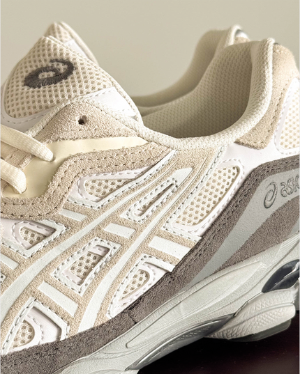 Asics Gel NYC Sneaker Cream White close up logo asics 