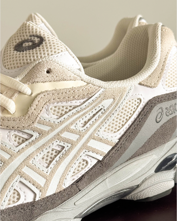 Asics Gel NYC Sneaker Cream White close up logo asics 
