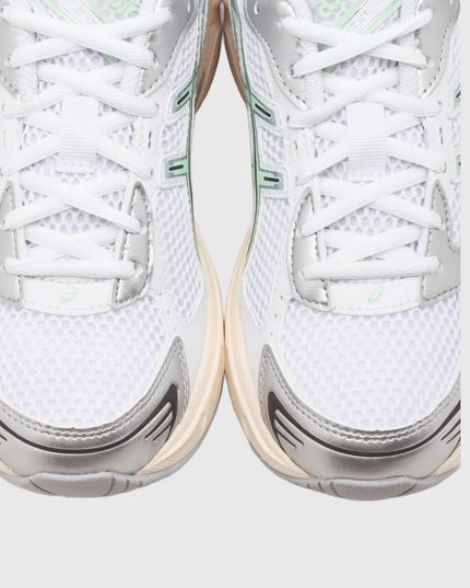 Asics Gel-1130 Sneaker Wit Mint Close up met een witte acthergrond