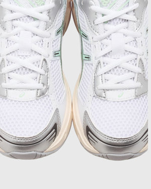 Asics Gel-1130 Sneaker Wit Mint Close up met een witte acthergrond