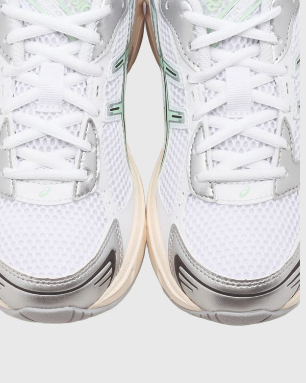 Asics Gel-1130 Sneaker Wit Mint Close up met een witte acthergrond