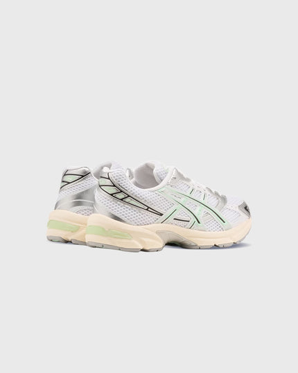 Asics Gel-1130 Sneaker Wit Mint cachterkant schoenen, met een witte achtergrond