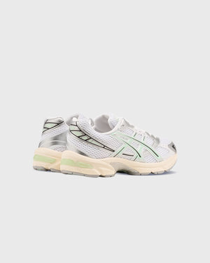 Asics Gel-1130 Sneaker Wit Mint cachterkant schoenen, met een witte achtergrond