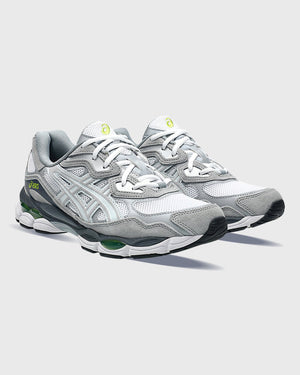 Asics Gel NYC Sneaker wit / Grijs zijaanzicht