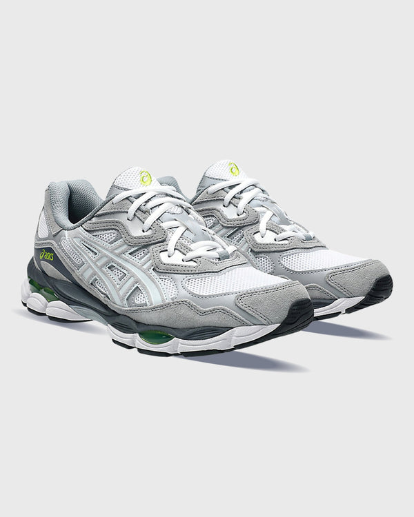 Asics Gel NYC Sneaker wit / Grijs zijaanzicht