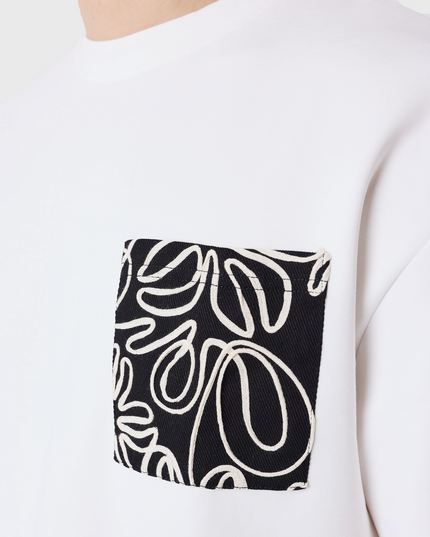 Bandana T-Shirt Wit close up borstzakje 