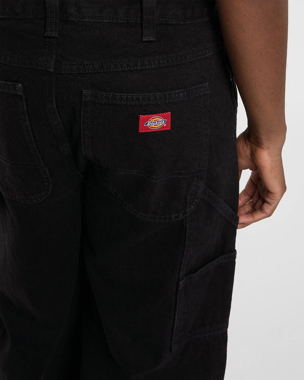 Dickies 998 Baggy Barrel Carpenter Lange Broek Zwart close up dickies label achterkant rood