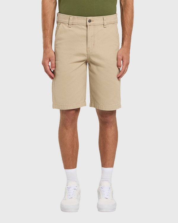 Dickies Canvas Carpenter Short Beige vooraanzicht met model 
