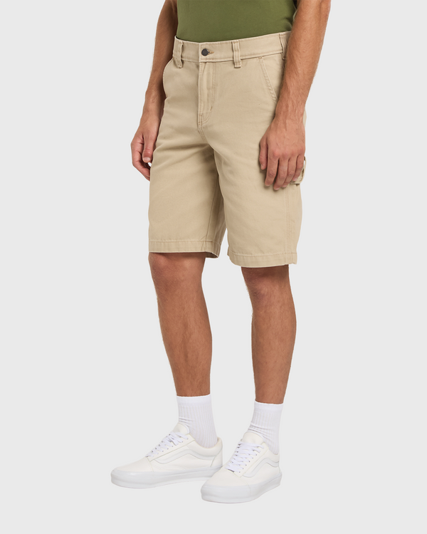 Dickies Canvas Carpenter Short Beige vooraanzicht zijkant met model