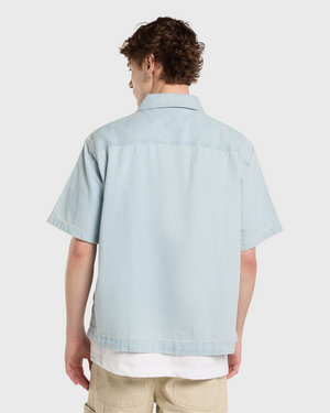 Dickies Denim Shirt SS Lichtblauw achterkant rug model
