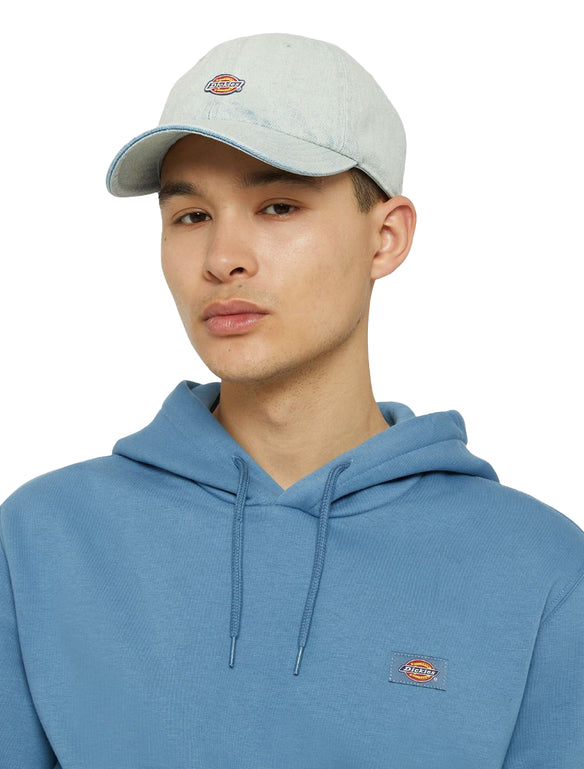 Dickies-Hardwick-Denim-6-Panel-Baseballcap-Light-blue-With-Male-Model