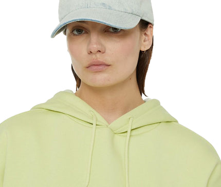 Dickies-Hardwick-Denim-6-Panel-Baseballcap-Light-blue-With-Female-Model