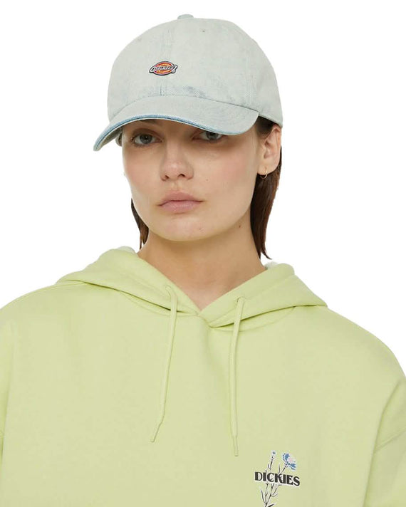 Dickies-Hardwick-Denim-6-Panel-Baseballcap-Light-blue-With-Female-Model
