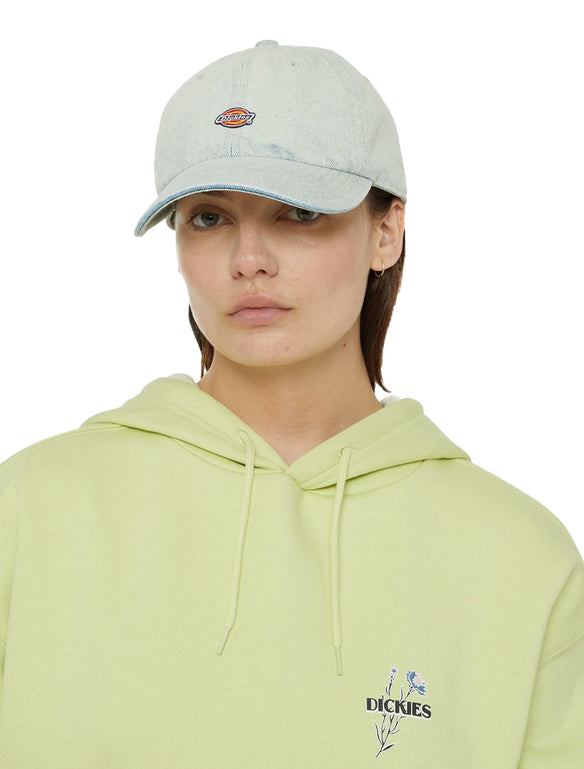 Dickies-Hardwick-Denim-6-Panel-Baseballcap-Light-blue-With-Female-Model