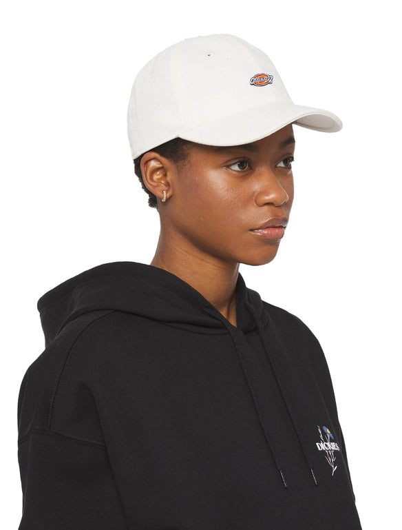 Dickies-Hardwick-Denim-6-Panel-Baseballcap-White-With-Female-Model