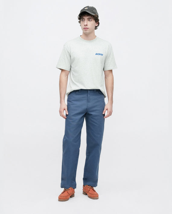 Dickies Wellsville Loose Tapered Twill Pants Indigo met model voorkant aanzicht