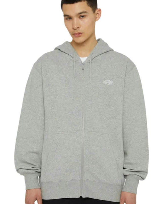 Dickies Summerdale Vest Grijs op een model.